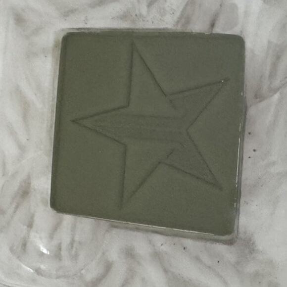 Jeffree Star Eye Shadow “EQUITY” Green Makeup NEW NIB - Picture 3 of 3